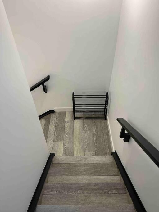 Newly Built 2 Bedroom Suite With Free Parking - Close To Banff National Park, YYC Esterno foto