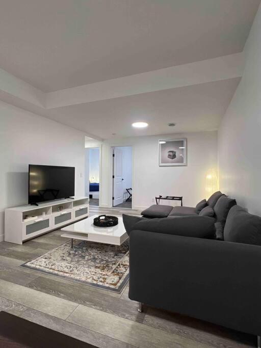 Newly Built 2 Bedroom Suite With Free Parking - Close To Banff National Park, YYC Esterno foto
