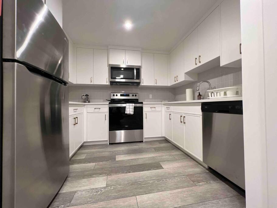 Newly Built 2 Bedroom Suite With Free Parking - Close To Banff National Park, YYC Esterno foto